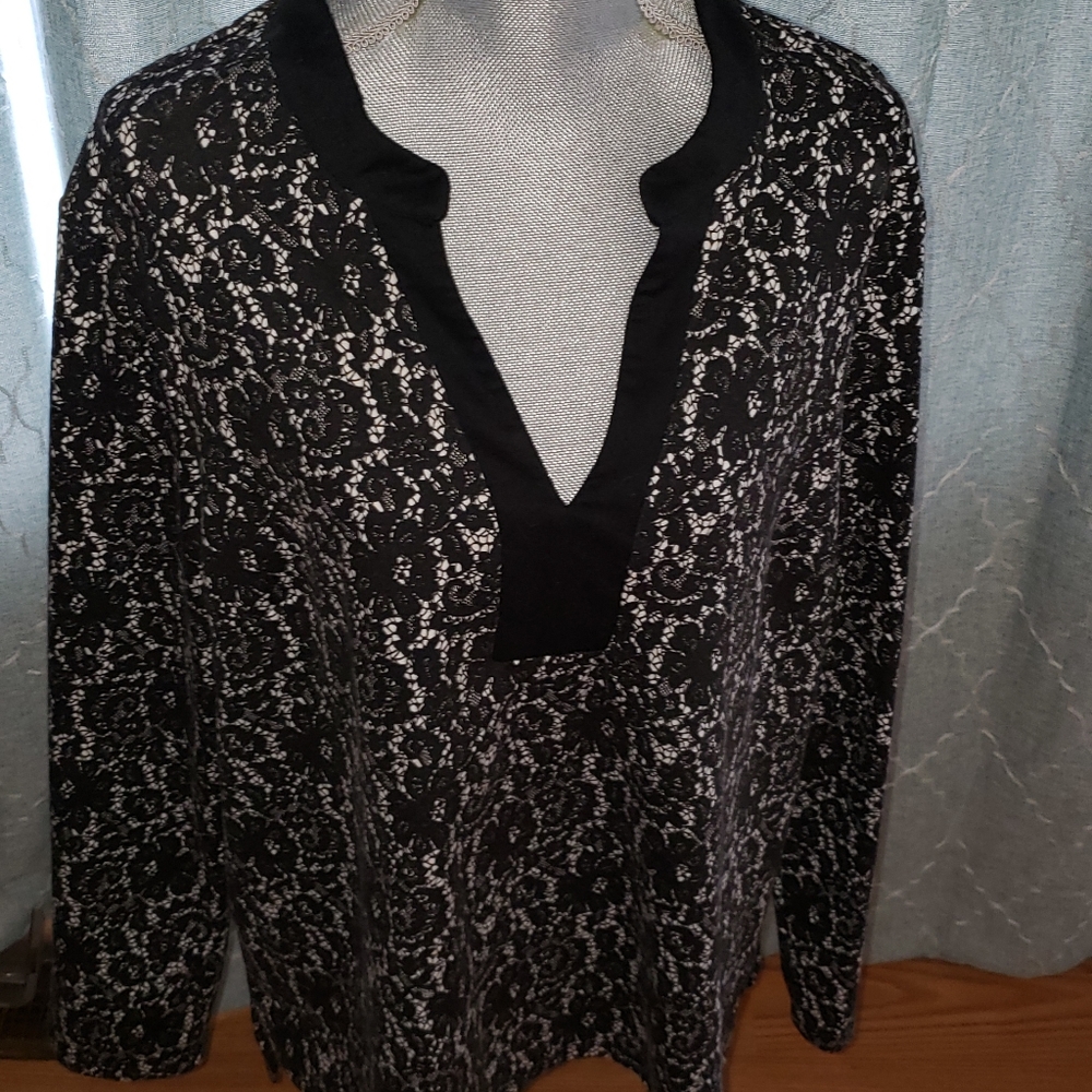Jules & Leopold knit tunic. 3X Black & white lace
